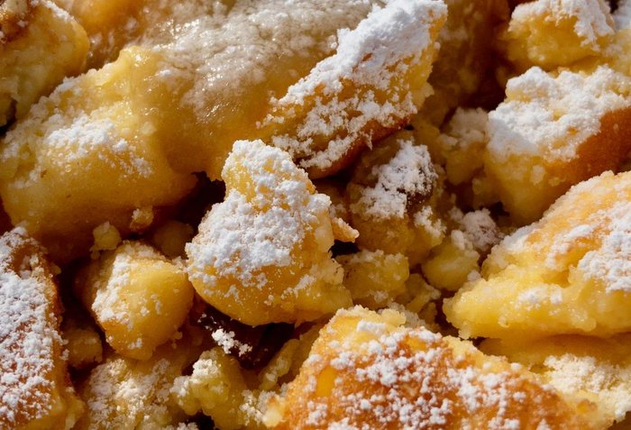 Nehmen Sie Platz im Gasthaus Locherboden, verwöhnt mit Köstlichkeiten der Tiroler Küche & erleben Sie Geselligkeit im Tiroler Wirtshaus am Mieminger Plateau